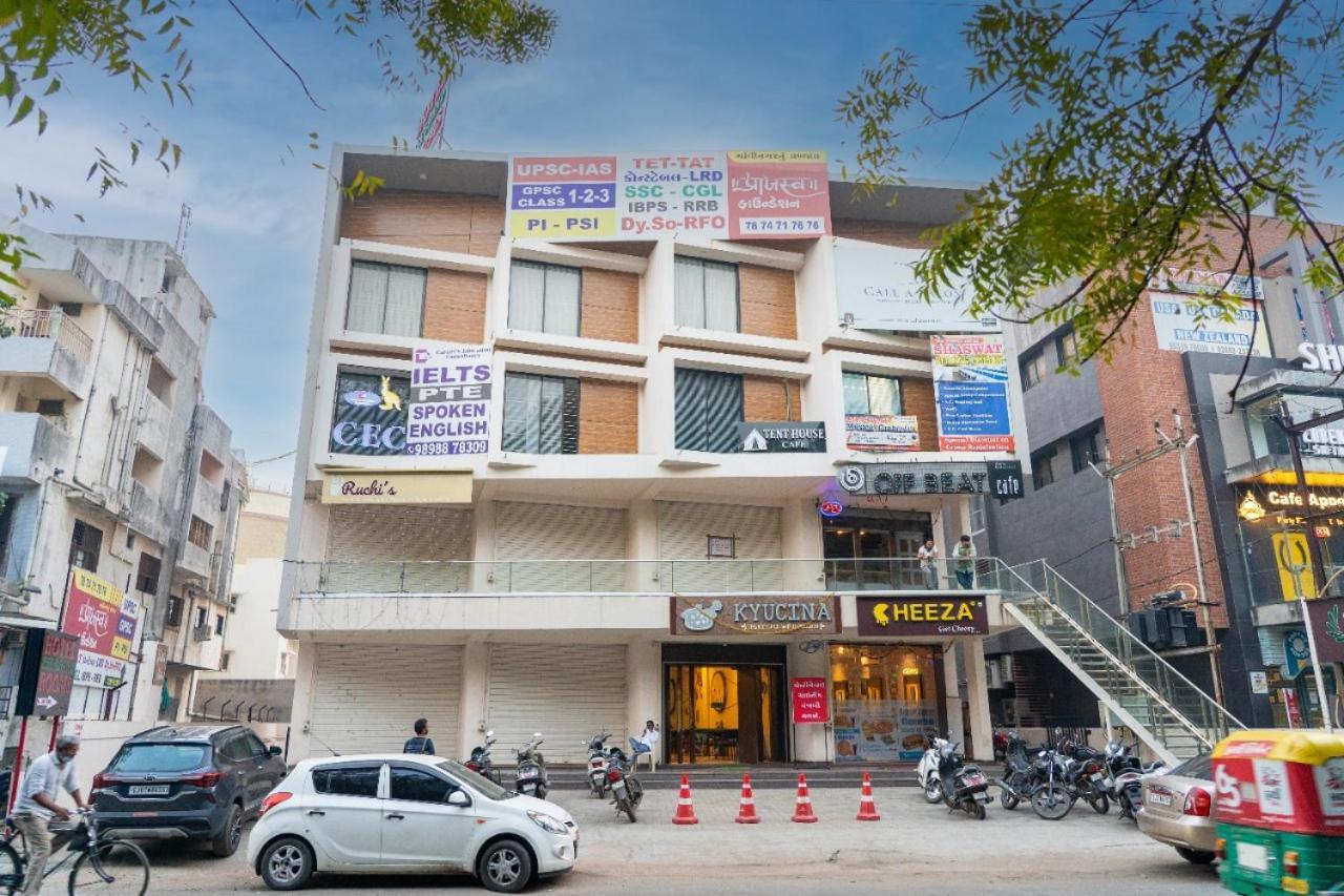 Hotel Lee Grand Anand Exterior photo